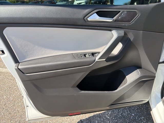 Thumbnail: 2020 Volkswagen Tiguan - 15