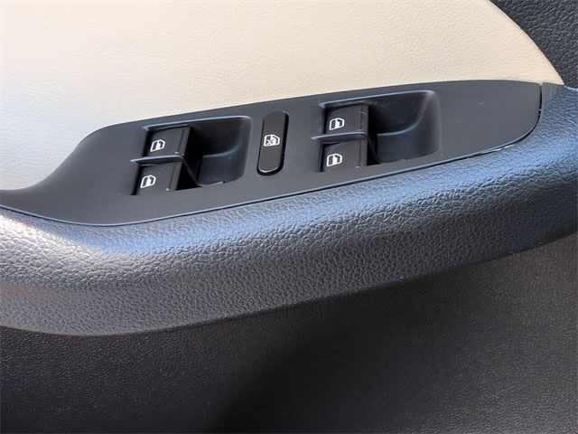 Thumbnail: 2018 Volkswagen Jetta - 40