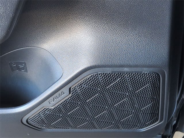 Thumbnail: 2021 Toyota RAV4 - 37