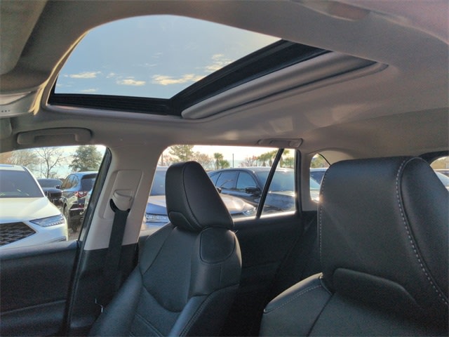 Thumbnail: 2021 Toyota RAV4 - 28