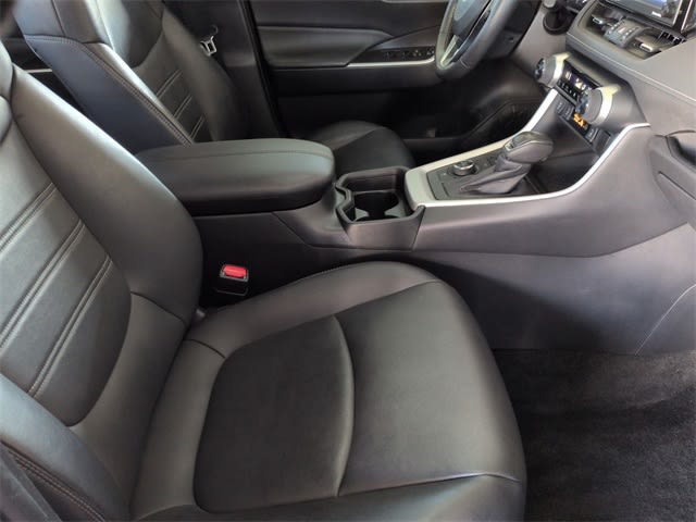 Thumbnail: 2021 Toyota RAV4 - 31