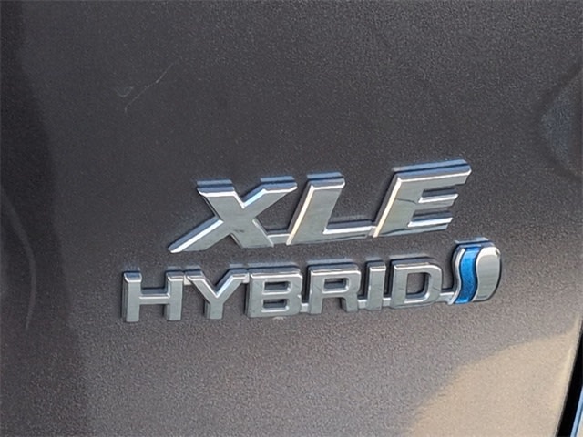 Thumbnail: 2021 Toyota RAV4 - 25