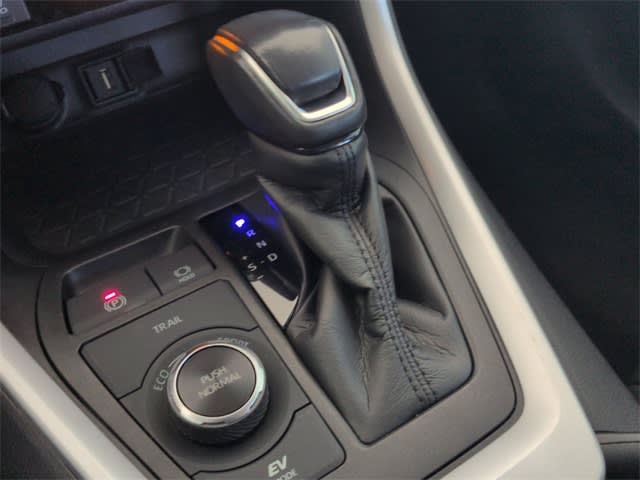 Thumbnail: 2021 Toyota RAV4 - 16