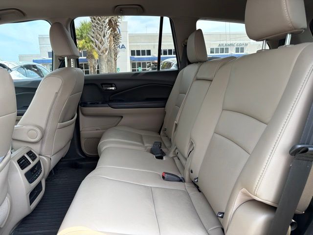 Thumbnail: 2017 Honda Pilot - 6