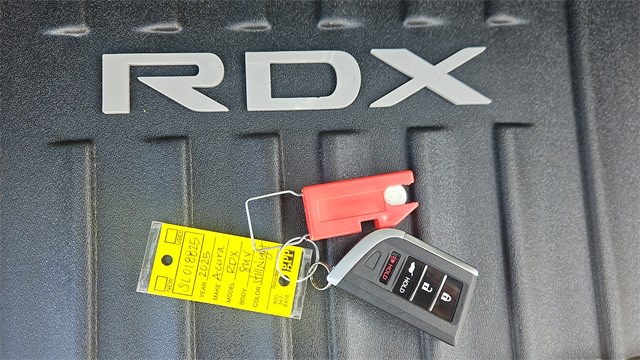 Thumbnail: 2025 Acura RDX - 18