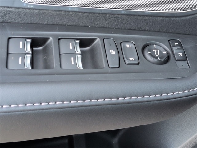 Thumbnail: 2025 Acura RDX - 41