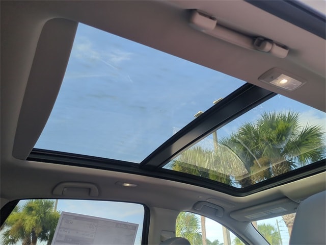 Thumbnail: 2025 Acura RDX - 31