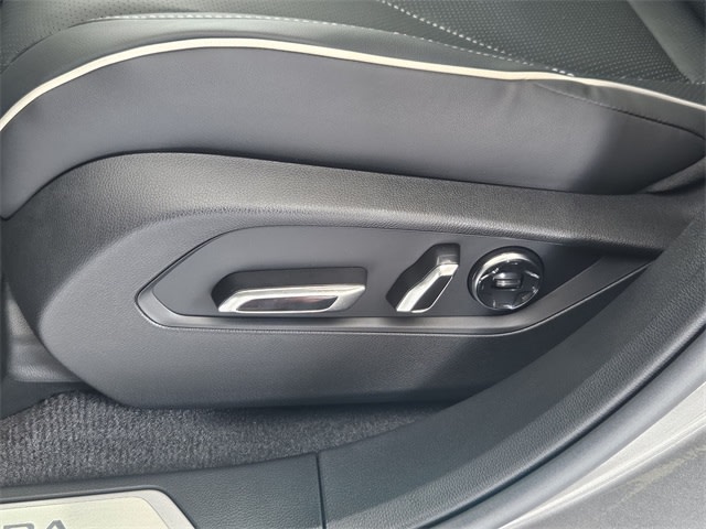 Thumbnail: 2025 Acura RDX - 27