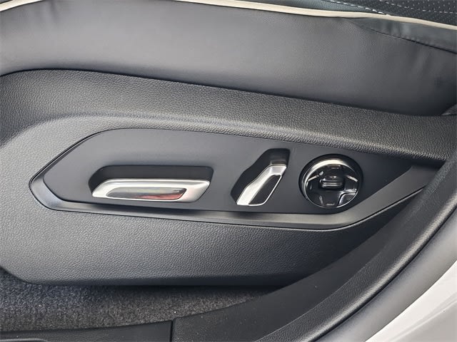 Thumbnail: 2025 Acura RDX - 27