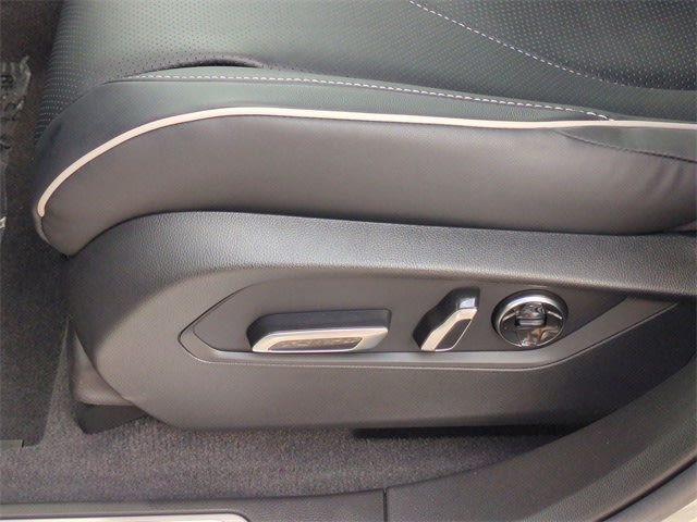 Thumbnail: 2025 Acura RDX - 28