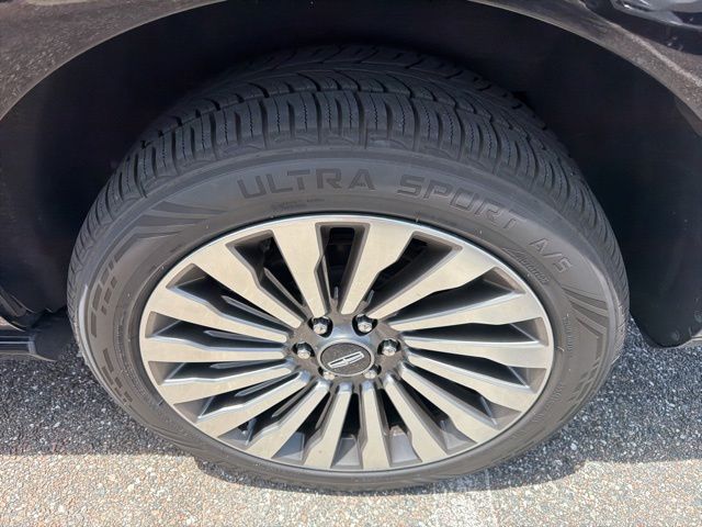 Thumbnail: 2020 Lincoln Navigator L - 25