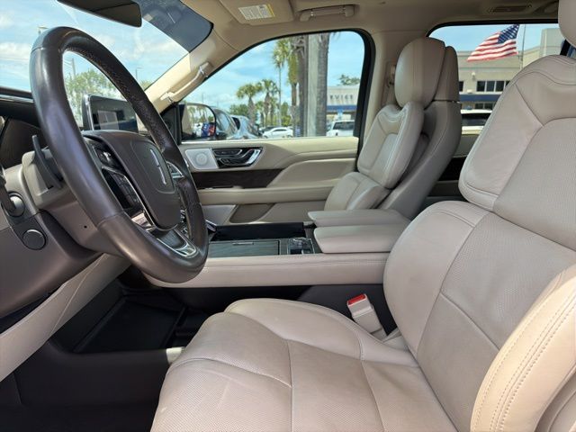 Thumbnail: 2020 Lincoln Navigator L - 6