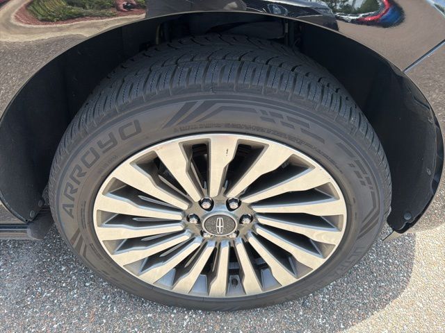Thumbnail: 2020 Lincoln Navigator L - 27