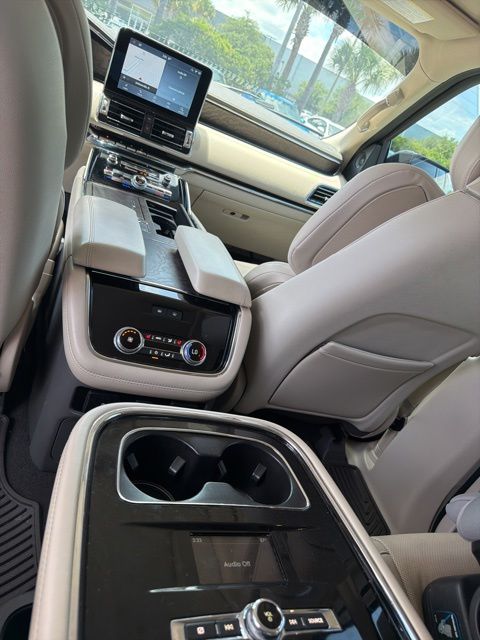 Thumbnail: 2020 Lincoln Navigator L - 31