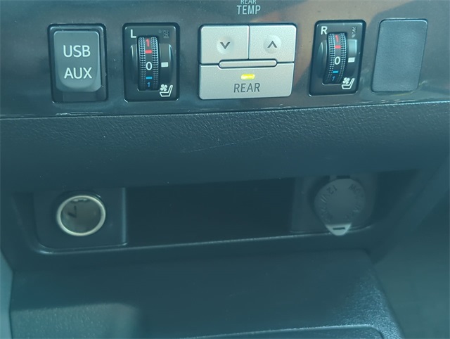 Thumbnail: 2014 Toyota Sequoia - 36