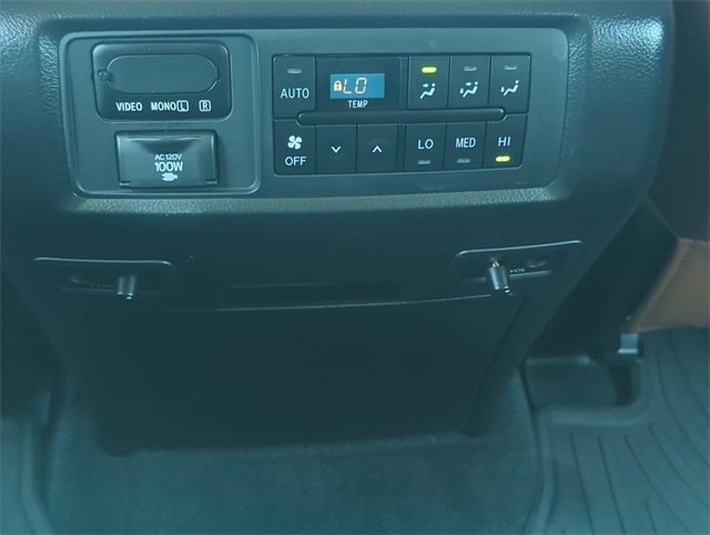 Thumbnail: 2014 Toyota Sequoia - 40