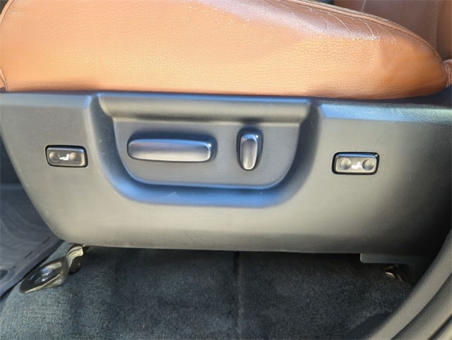 Thumbnail: 2014 Toyota Sequoia - 27