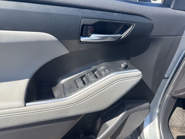 Thumbnail: 2023 Toyota Highlander - 14