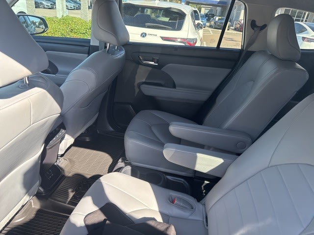 Thumbnail: 2023 Toyota Highlander - 6