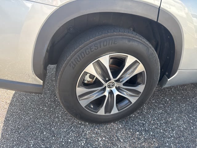 Thumbnail: 2023 Toyota Highlander - 11