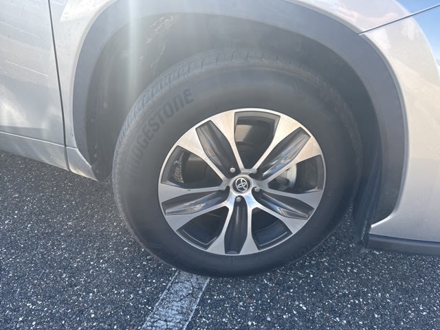 Thumbnail: 2023 Toyota Highlander - 5