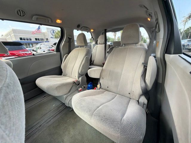 Thumbnail: 2012 Toyota Sienna - 6