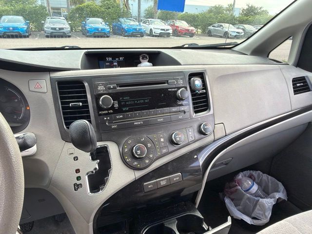 Thumbnail: 2012 Toyota Sienna - 7