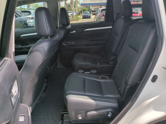 Thumbnail: 2016 Toyota Highlander - 29