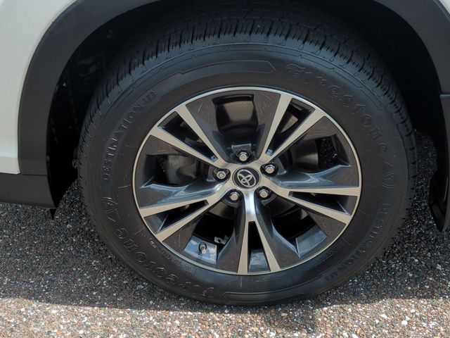 Thumbnail: 2016 Toyota Highlander - 8