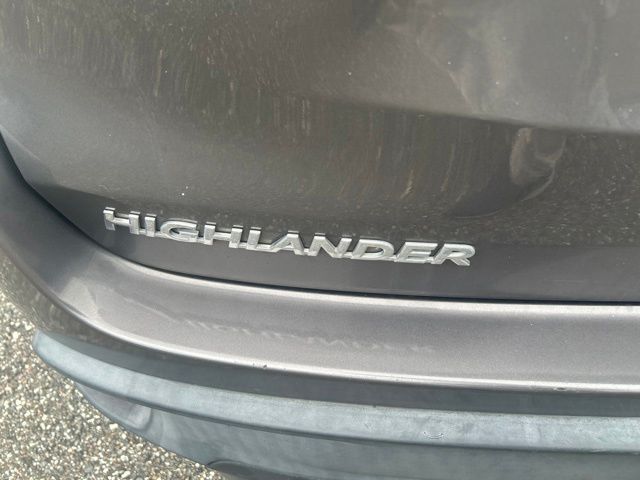 Thumbnail: 2017 Toyota Highlander - 24