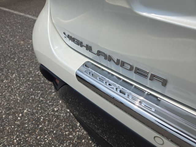 Thumbnail: 2021 Toyota Highlander - 23