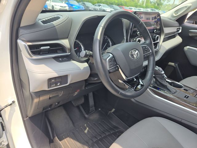 Thumbnail: 2021 Toyota Highlander - 2