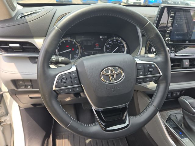 Thumbnail: 2021 Toyota Highlander - 14