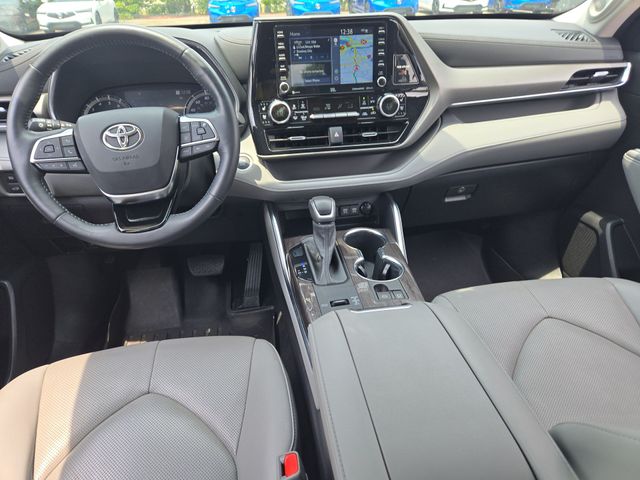 Thumbnail: 2021 Toyota Highlander - 10