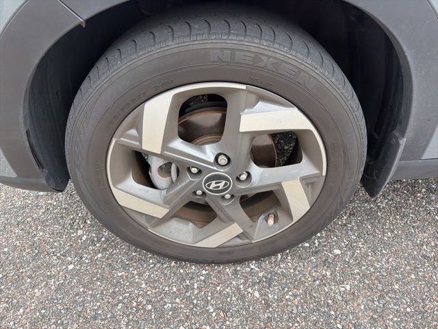 Thumbnail: 2022 Hyundai Venue - 7