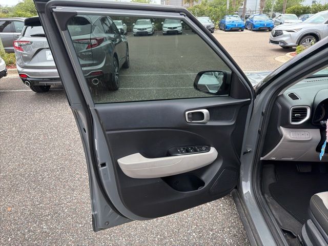 Thumbnail: 2022 Hyundai Venue - 21