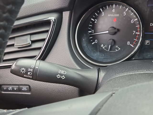 Thumbnail: 2019 Nissan Rogue - 16