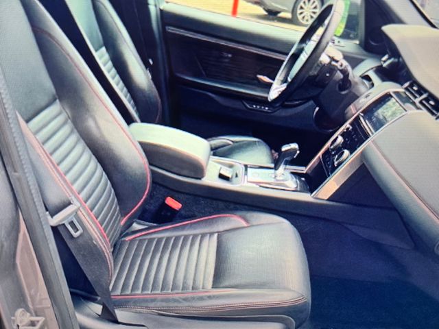Thumbnail: 2020 Land Rover Discovery Sport - 11