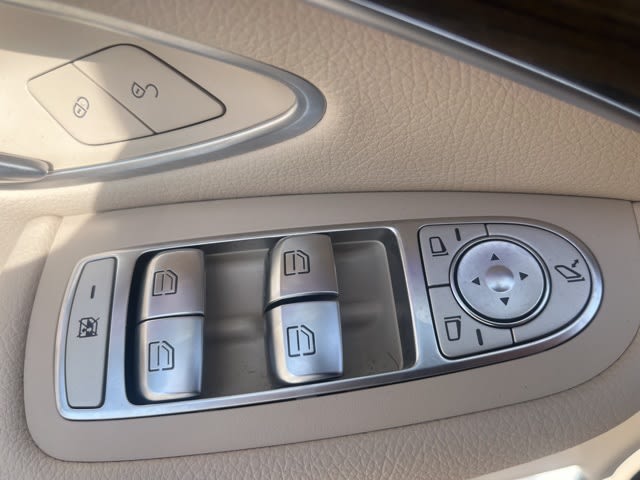 2021 Mercedes-Benz GLC 300 26