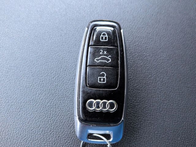 Thumbnail: 2019 Audi Q8 - 19