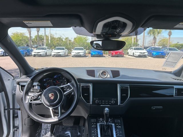 Thumbnail: 2017 Porsche Macan - 2