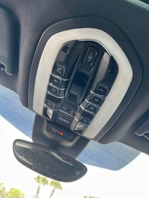 Thumbnail: 2017 Porsche Macan - 17
