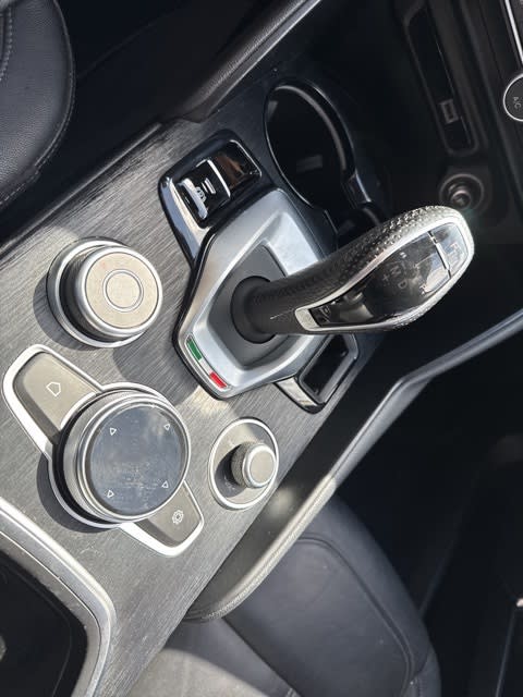 2021 Alfa Romeo Giulia Base 18