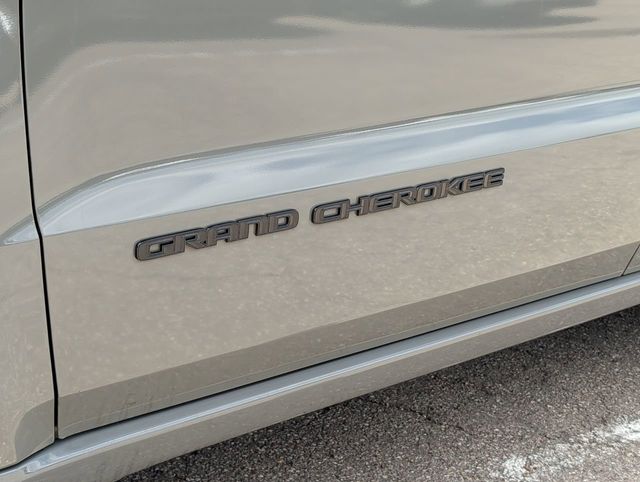 Thumbnail: 2021 Jeep Grand Cherokee - 20