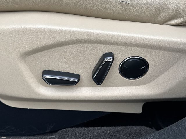 Thumbnail: 2016 Ford Explorer - 25
