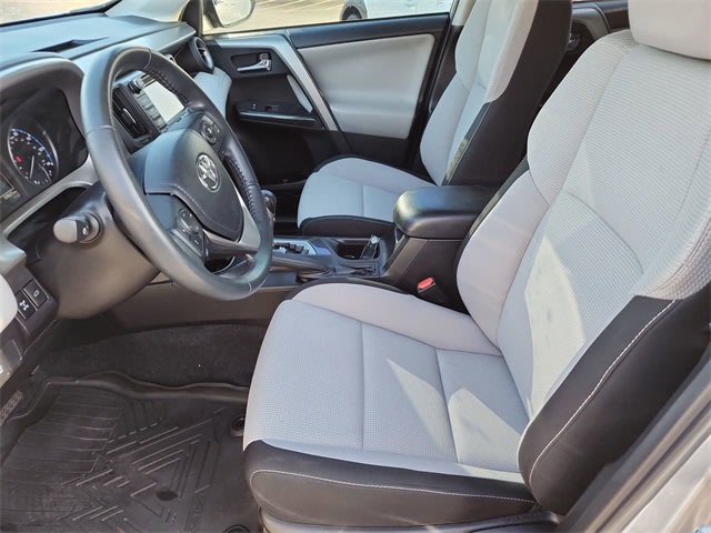 Thumbnail: 2018 Toyota RAV4 - 11