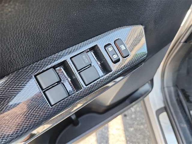 Thumbnail: 2018 Toyota RAV4 - 21