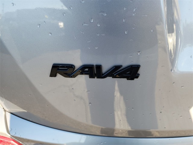 Thumbnail: 2018 Toyota RAV4 - 20