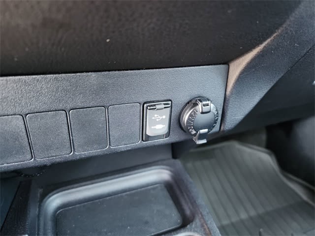 Thumbnail: 2018 Toyota RAV4 - 30