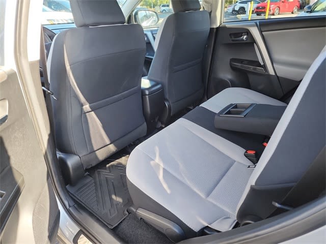 Thumbnail: 2018 Toyota RAV4 - 12